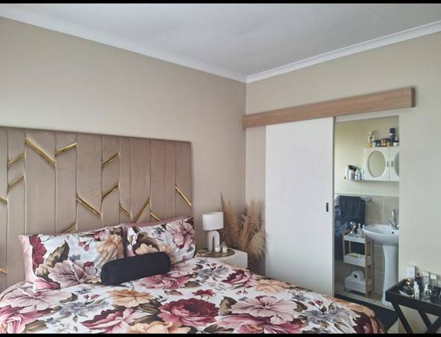 2 BEDROOM TOWNHOUSE FOR SALE IN DALVIEW